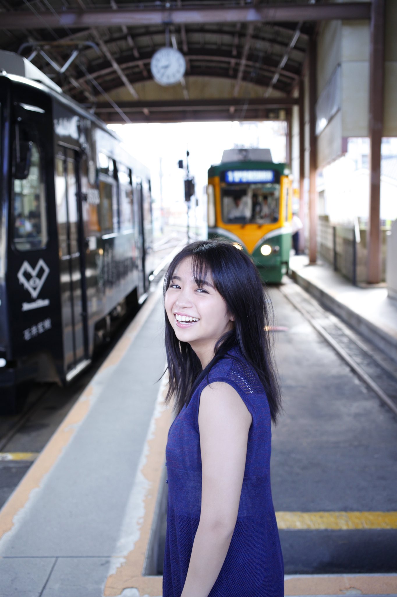 大原優乃セカンド写真集「吐息」 サイン入り