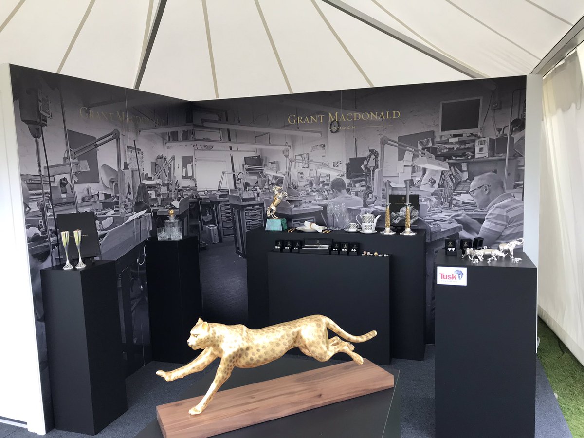 insitegraphics's tweet photo. Check out our exhibitor stand graphics at CoE 2019 at Hampton Court this weekend - stunning cars alongside terrific event branding #CoE #eventprofs #royalpalace #thoroughevents @insitegraphics https://t.co/YeTIS43R2g