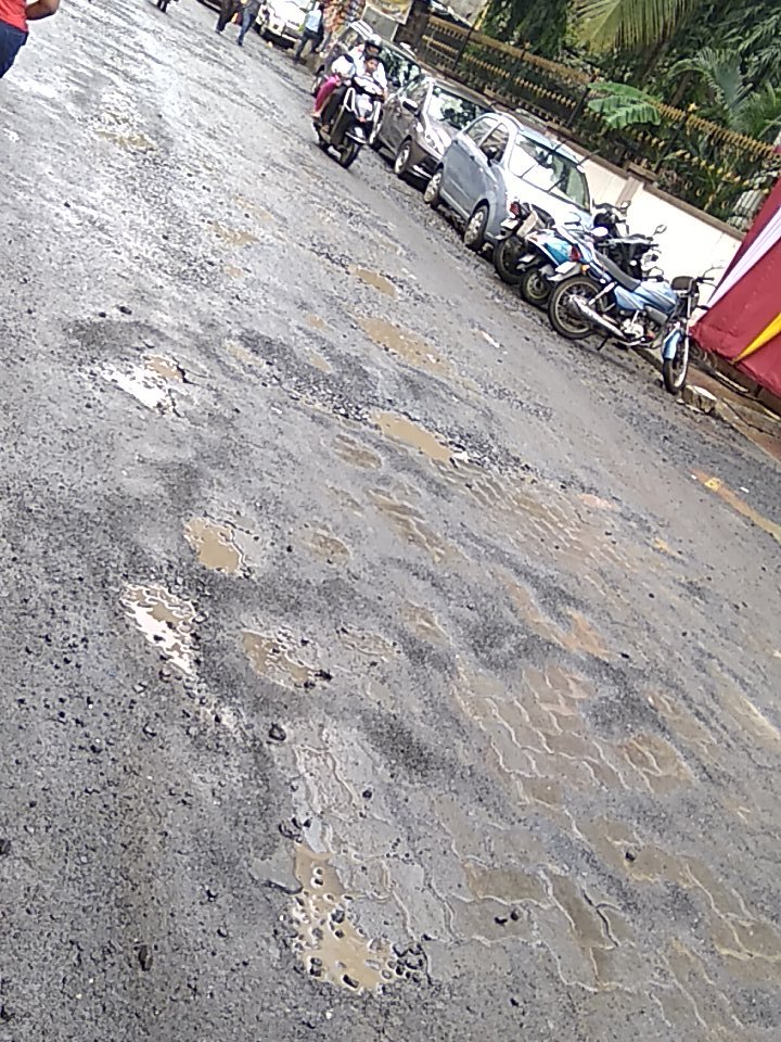 Potholes at pratikshanagar Sion 
All Pratikshanagar This Type & big Potholes 
@mybmc @mybmcWardFN @CMOMaharashtra @uddhavthackeray @ShivSena