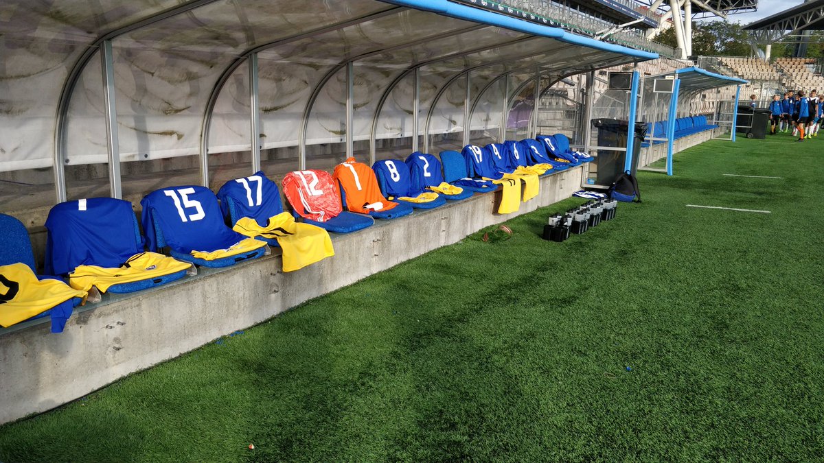 Kohta alkaa päivän ensimmäinen. Vastassa Kalev ja ratkaistaan lohkovoittaja.
#hjkcup
#töölönpallokenttä