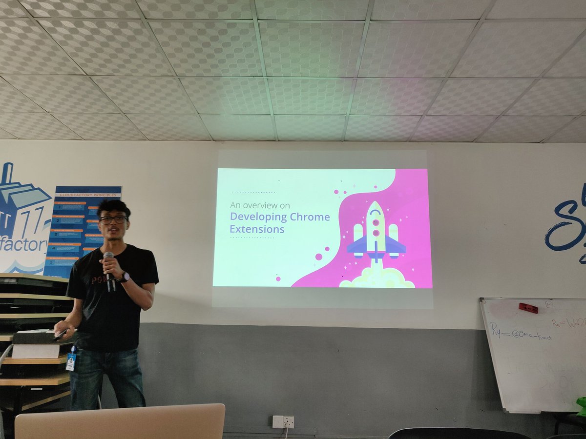 anaida07's tweet image. @xsmndr talking about &quot;How to build chrome extensions&quot;