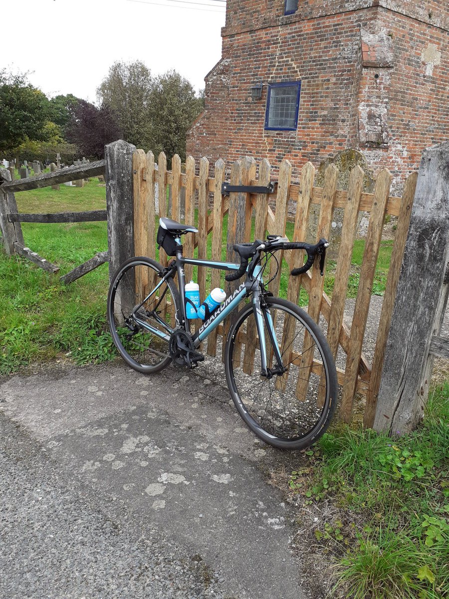 SkyTedTravels's tweet photo. Back on the road thanks to @CycleRepublicUK Reading. Quickly sorted the repair out already for holibobs! 😀
#cyclerepublic #reading #boardmanbikes https://t.co/DX5WAtM86G
