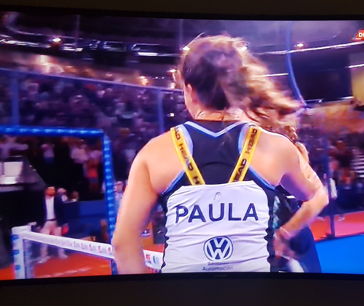 diegmunoz's tweet photo. Otra vez más nos vuelve a emocionar @PaulaJosemaria y la portu. Otra final de world padel tour!! Show must go on!! Paula se ha quedado sin bajada de pared!! https://t.co/zWvrHQU2N2