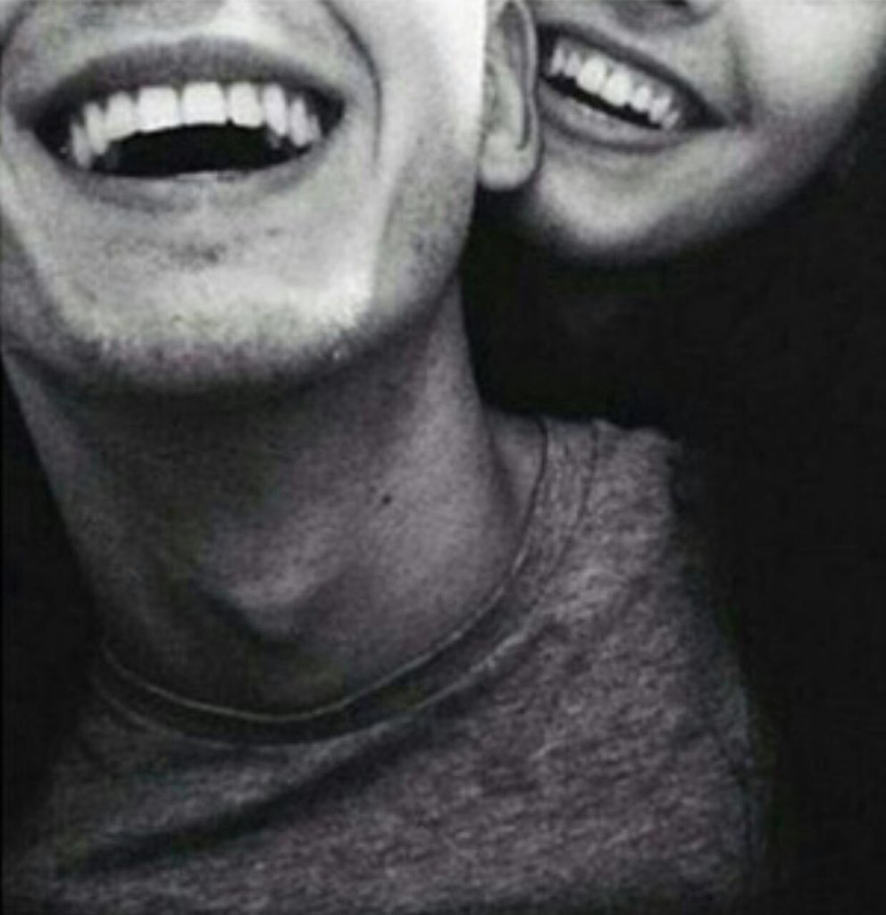 ٲنا المفتونهۂ بضحكتڪ ٲنا اللي ضعت بعيونڪ🖤.