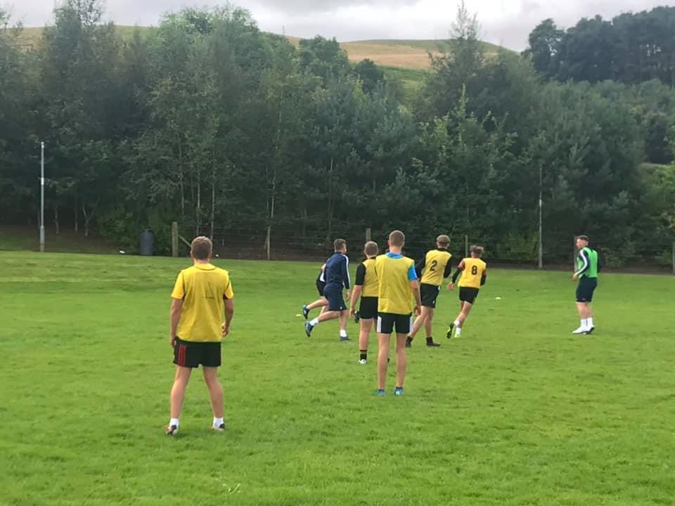 MelroseRugby's tweet photo. Former 1XV players @Geeorrgee and @jasonbaggott12 who are now with @EdinburghRugby were out helping to coach our U16 WASPS this morning!  

#GivingBack #WaspsWay https://t.co/727DjZ3prm