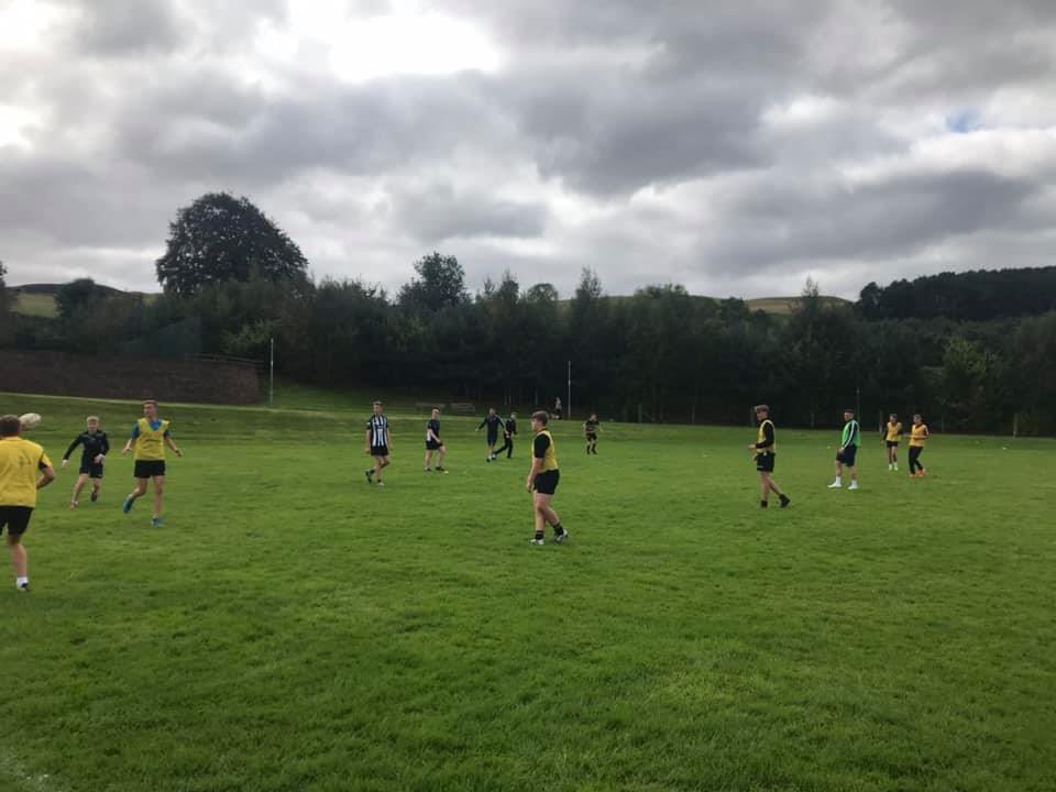 MelroseRugby's tweet photo. Former 1XV players @Geeorrgee and @jasonbaggott12 who are now with @EdinburghRugby were out helping to coach our U16 WASPS this morning!  

#GivingBack #WaspsWay https://t.co/727DjZ3prm