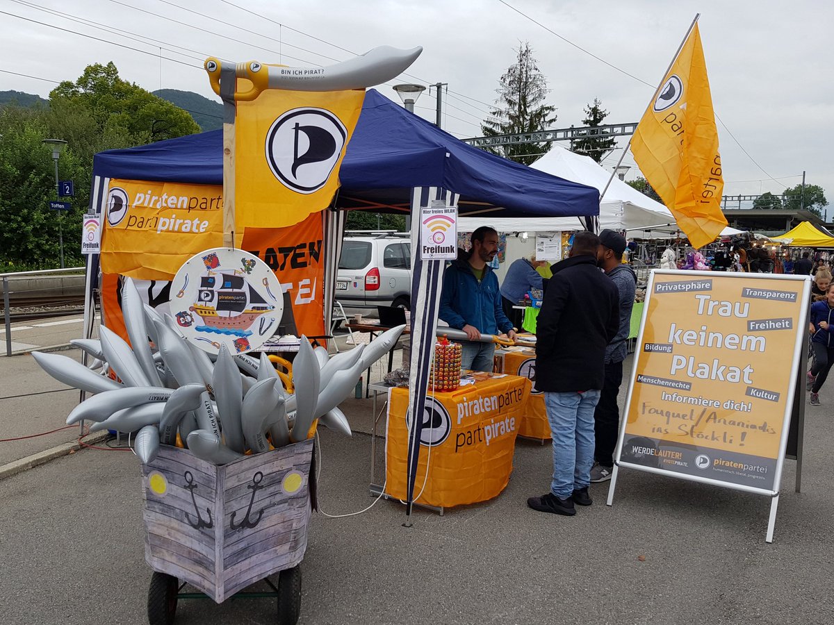 PPSBE's tweet photo. Wieder mit Schiff und Säbeln unterwegs für eine bessere Schweiz, heute in #Toffen
Darum #votepirate #WahlCH19 #freiundsicher #Wahlen2019 #ausSicherheitsgründen mit @FreifunkBern https://t.co/49s4E97Oau