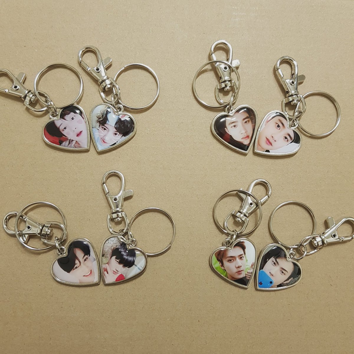 exoheartkeyring's tweet photo. 엑소 에폭시 하트키링 실사입니다❤ 실물이 더 더 예쁘답니다😭 배송은 추석연휴 물량증가로 인해 우편분실위험이 있을까 싶어 추석연휴 끝나고 월요일부터 순차적으로 발송할 예정입니다🙏 https://t.co/87wMyy6aGG