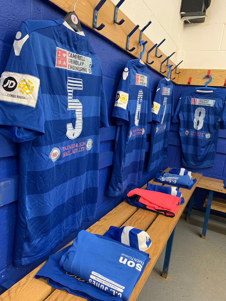 LlangefniTownFC's tweet photo. 2 hours till kick off! See you soon #cmonthetown #cpdllangefnifc #yourlocalteam https://t.co/dPlaj88WfQ