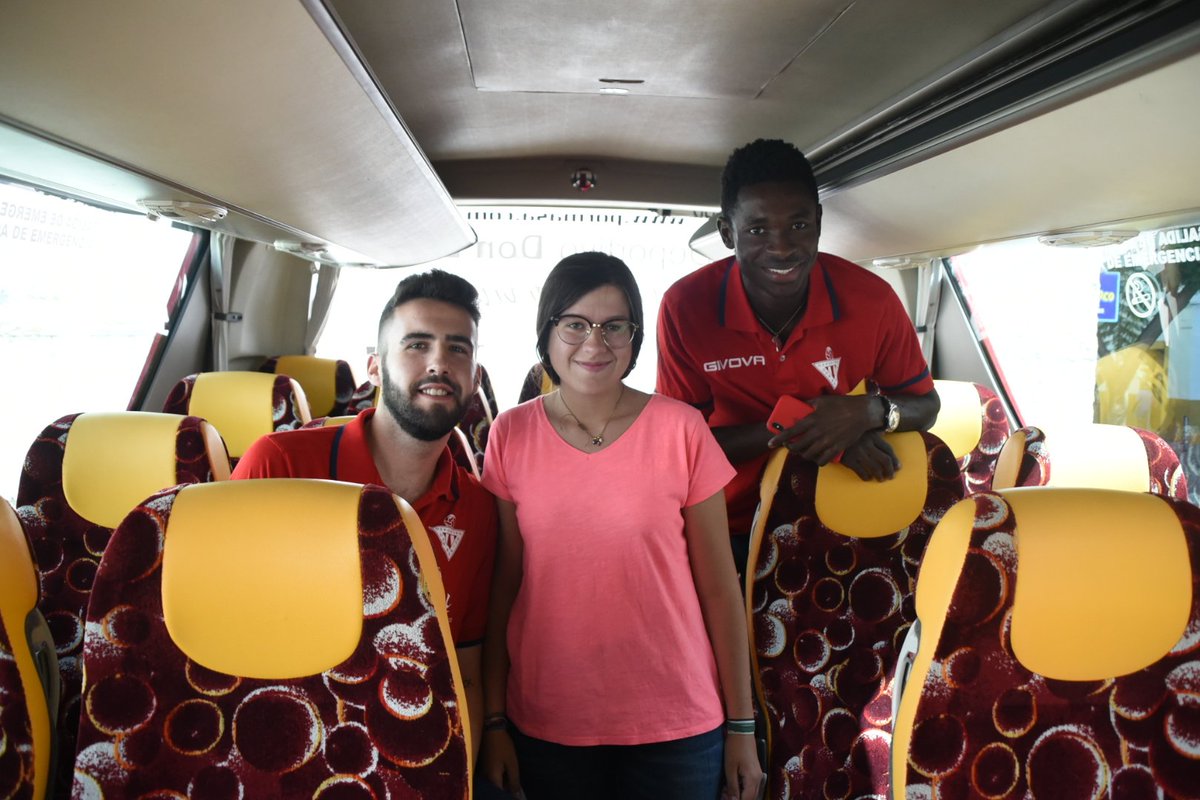 CDDonBenito_'s tweet photo. Los aficionados ya han visto el nuevo bus del equipo😍 
#DaleDepor 🔴⚪🔴⚪ https://t.co/kdzE0TpYe3
