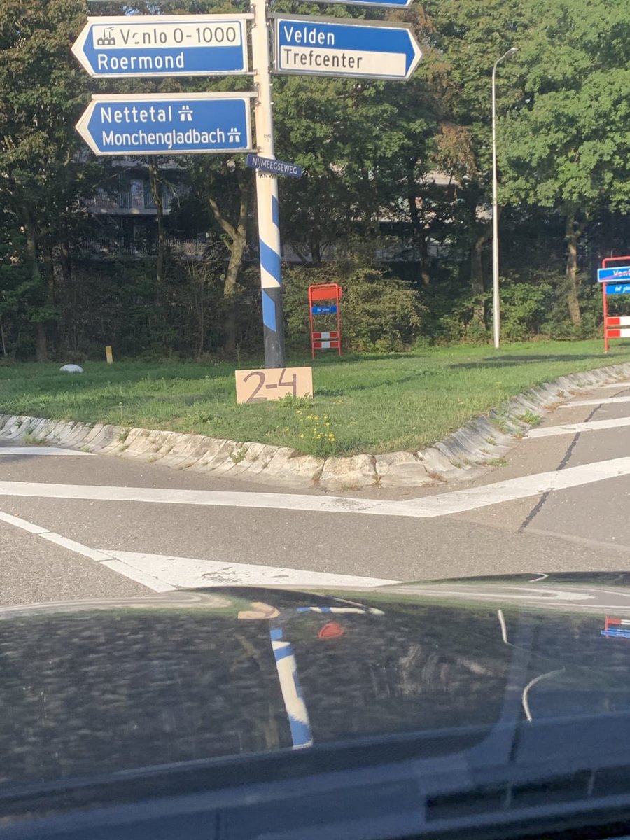 SAMSAMMERSAMST's tweet photo. In Venlo bij afslag richting Duitsland. 2-4!
#DUINED #GERNET https://t.co/yNSaRaV0JT