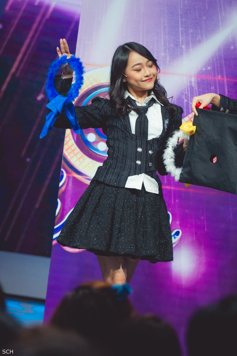 edhiresidentevi's tweet photo. Rona-Chan : Happy Surprise 🖤😍🥰

Rona Anggreani @Ayen_JKT48 - JKT48 Team J @ MagiComic Show, Indosiar [01.09.2019].

#MagiComicShow https://t.co/7JtSbwkwPG