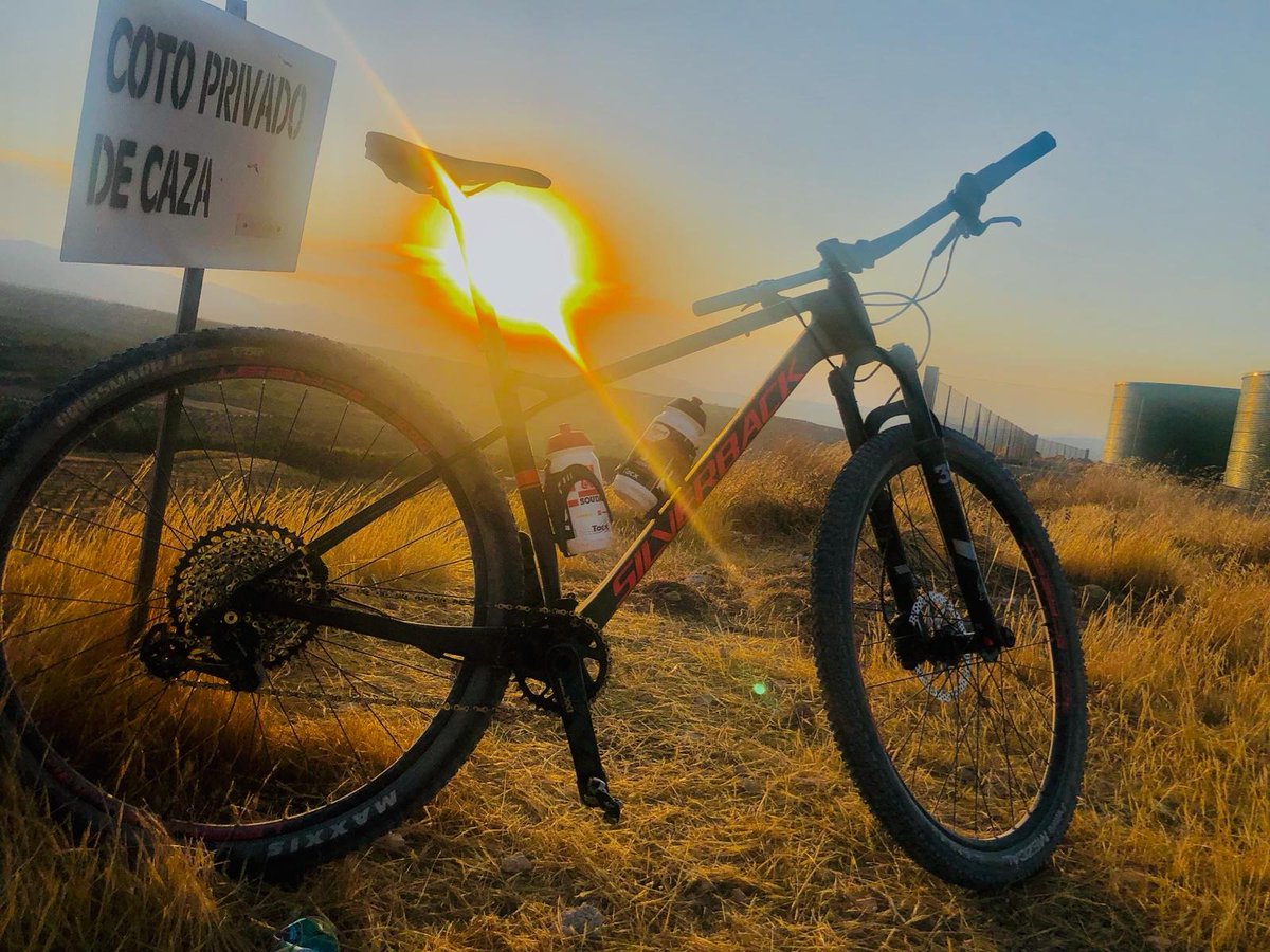 silverbackspain's tweet photo. Una hora ganada al amanecer, es un tesoro por la tarde.

Silverback Superspeed Sbc

#BornToBeFast #premiodesing #ifdesignaward2018 #amanecer #findesemana #sabado #SilverbackSpain #silverbackespaña #SilverbackBikes #lovemtb #mtb #granada #paraiso #andalucía https://t.co/fguAApG3lo