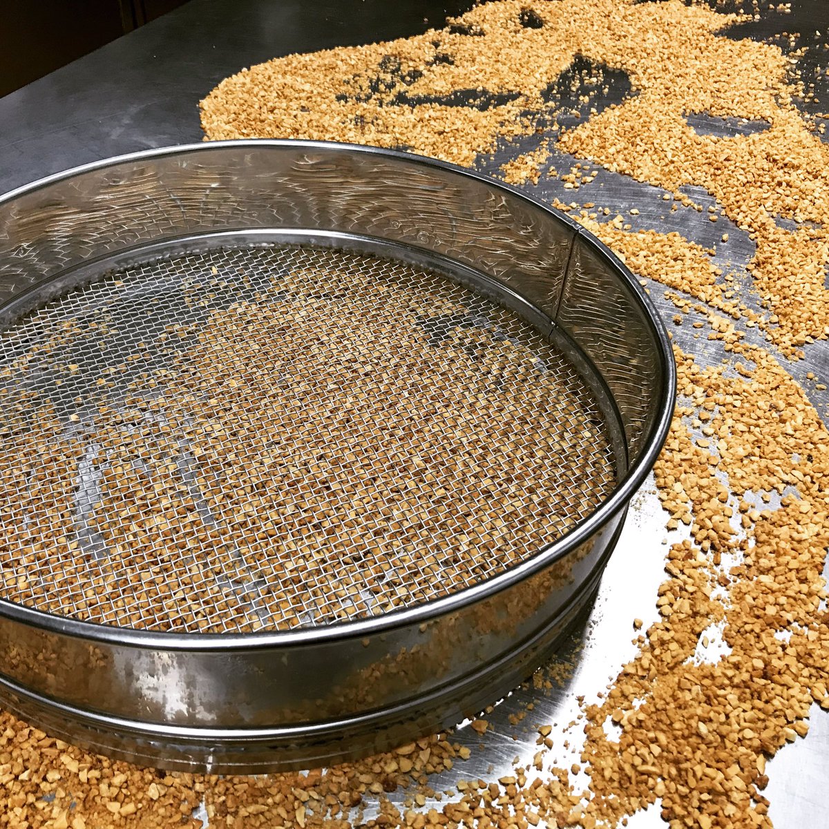 PFlordeNeu's tweet photo. #ametlla #crocant #ingredients #pastisseria #ofici #petitcomerç #petitesproduccions #santjoandevilatorrada #bages https://t.co/58kuiIc2ZS