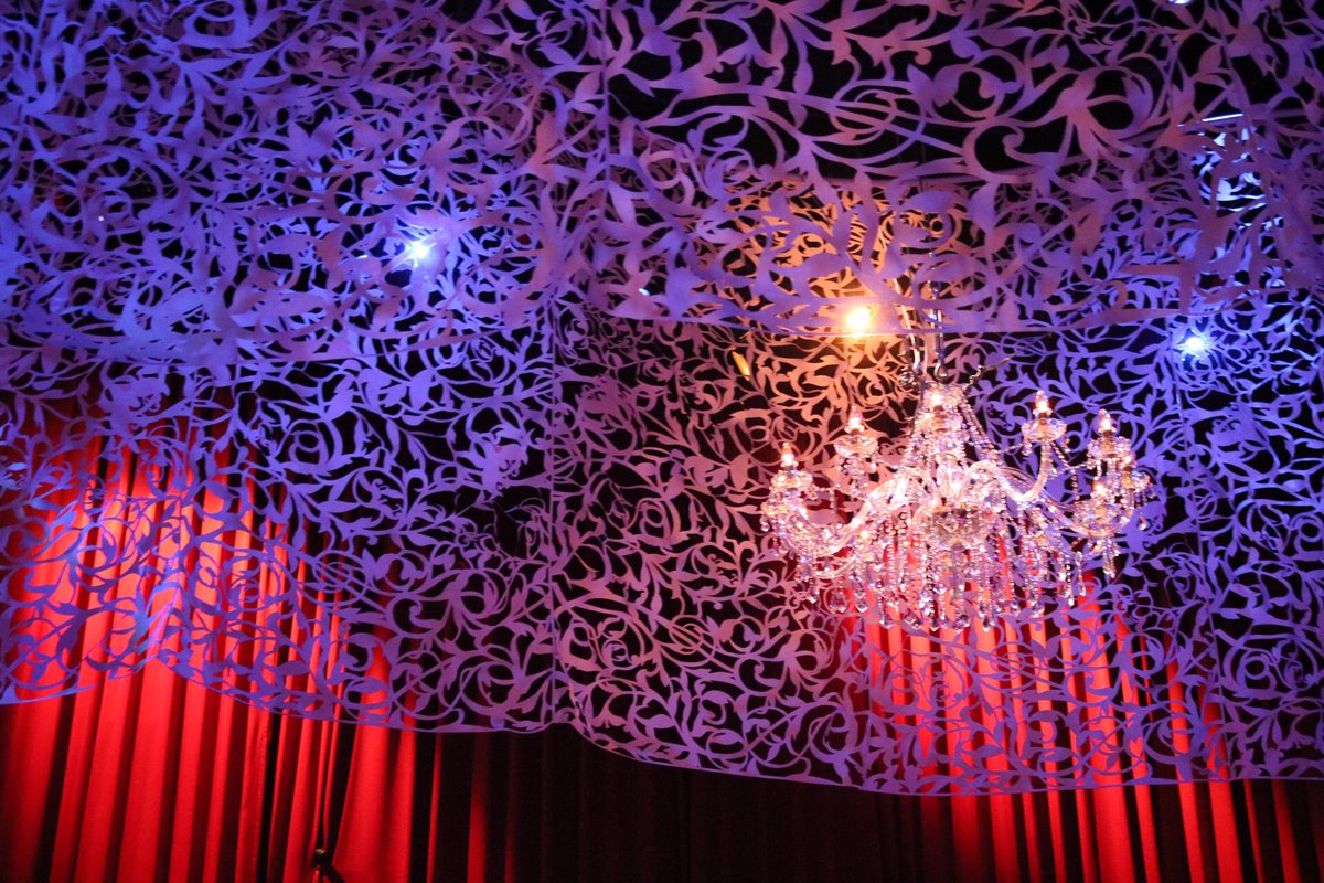 遊吉 ホテル アルバート 初日305号室 宿泊してきました 謎が謎を呼ぶ展開 物語の中に落とされた感覚 これがイマーシブ シアター 去年の記憶を必死で思い返して考察 します 情報交換したくて考察班を探してしまう 軽率に追チケ Usjファン