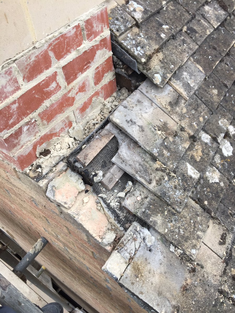 KM_Leadwork's tweet photo. Lead flashings around a chimney stack, before and after #leadwork #roofing #oxford https://t.co/Y3Nda196HY