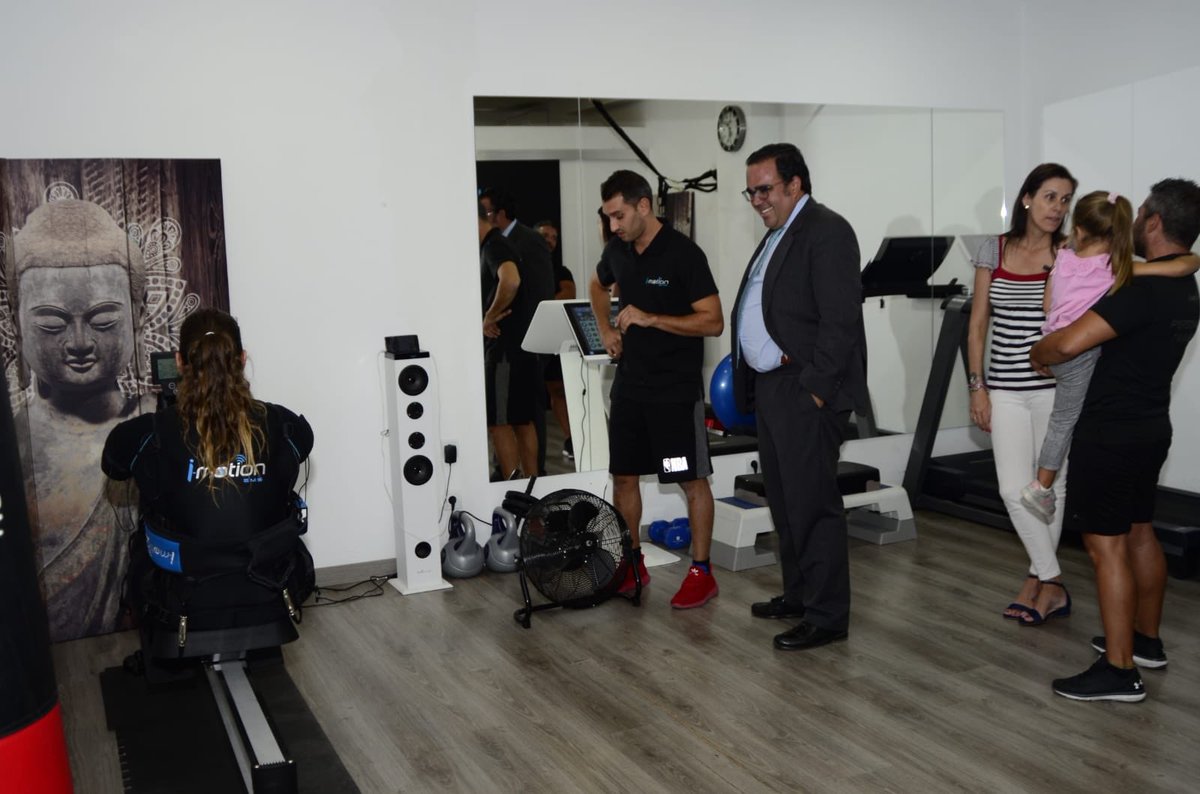 jubedal's tweet photo. 😎 Ayer quise visitar en Siglo XXI dos comercios para comenzar septiembre. “I-Motion Club Boadilla”, un centro de entrenamiento personal, y la barbería-peluquería “Barba Negra”.
#CompraEnBoadilla🌳💵 https://t.co/PTWlaatz1d