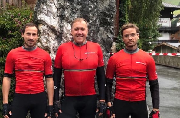 amasol_'s tweet photo. 🚴‍♂️🏔🇦🇹 Startklar für die #WorldgamesofMTB: Unser Team kämpft sich für den guten Zweck die Berge hoch um die #Schmetterlingskinder 🦋 zu unterstützen. #DebraAustria #charity https://t.co/xAZM28sIx7