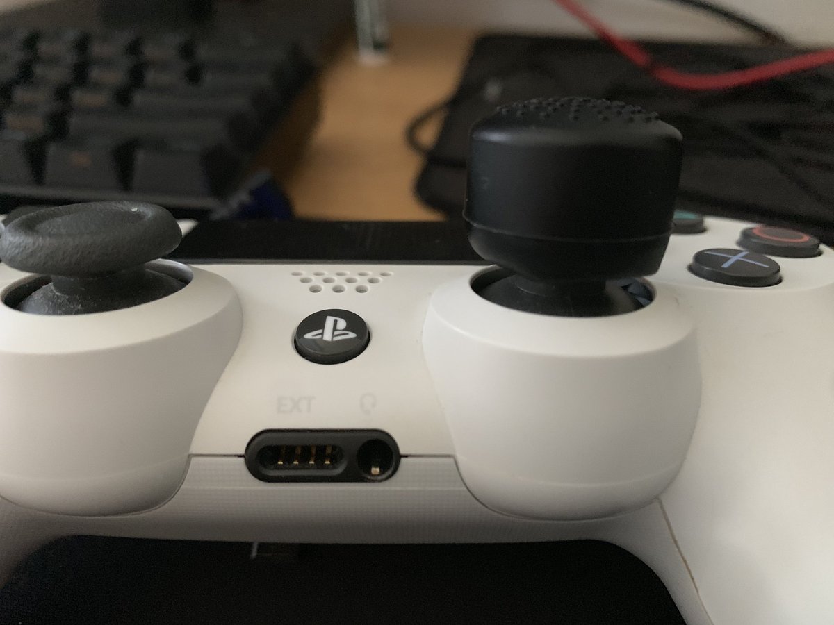 ぴしゃ ずっとこのゲオで買ったクソゴミフリーク使って来たからコントロールフリーク買って慣れるまで時間かかりそうだけど頑張る