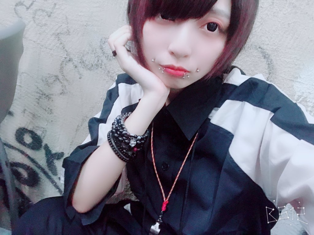 shinitai_tikemu's tweet photo. 黒シャツ貰ったから早���着てみた～！！！！

可愛いぃぃぃ💕💕💕

流石僕の信者だ……
好みをわかっておられる…… https://t.co/Twp91ufdMb
