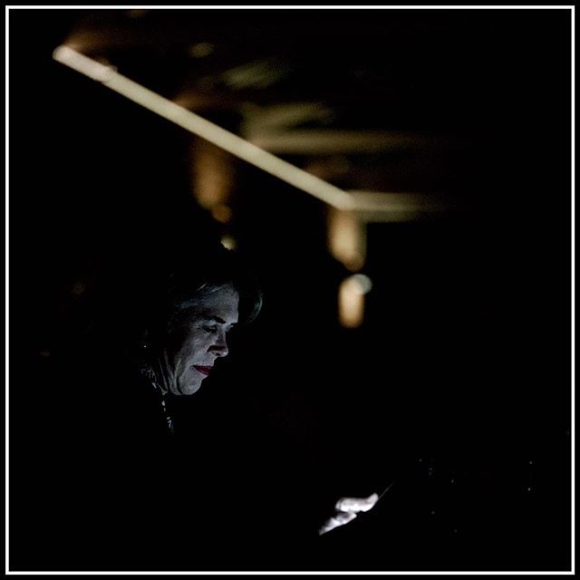 kschoemaker's tweet photo. Death of conversation. #photographer #mobilephoneskill #irony #workatplay #visualsoflife #design #moodygram #agameoftones #stellarstories #createcommune #antisocial https://t.co/gXF2GrgIqQ https://t.co/dsVT0WCys6