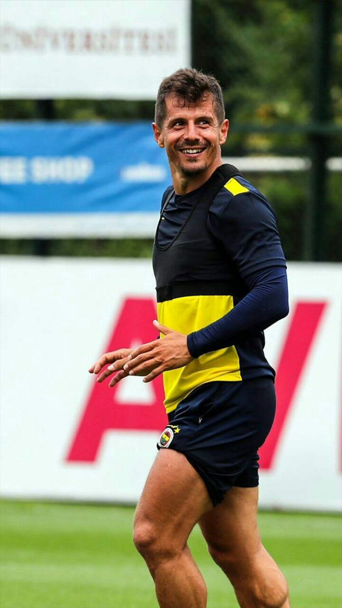 trileceliruya's tweet photo. Sen yılların eskitemediği en güzel şeysin... Nice güzel sarı lacivertli yıllara kaptanım 💛💙 #emrebelözoğlu https://t.co/J9xKONfLye