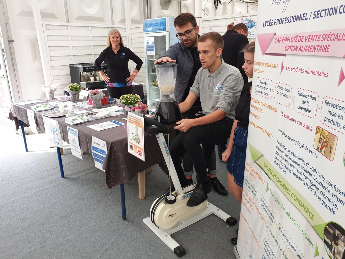 SET_fourmies's tweet photo. Sur le stand de l’institution Saint Pierre, venez pédaler et mixer vos fruits pour un délicieux smoothie.
 #SETfourmies https://t.co/A7nl75trtV https://t.co/60GoqkKgLi