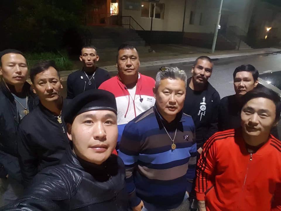 Би энэ босоо хөх монголд үнэхээр дургүй жинхэнэ дээрэмчид! Эд нар юуын цагдаа юм уу? Иймэрхүү балиар амьтдыг өөхшүүлээд байдаг хүмүүсийг гайхдаг. Энэ муухай нөхдүүдэд хариуцлага тооцдог хүн байна уу?