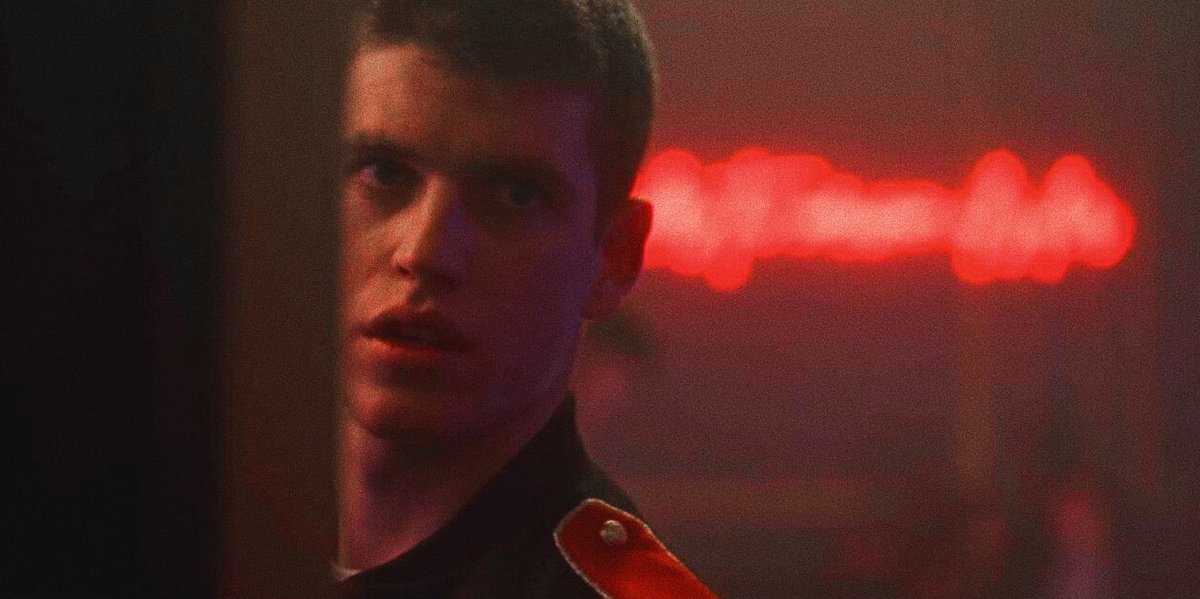 meminusplume's tweet photo. trovatemi qualcuno che mi guardi come Guzman guarda Nadia grazie 
#EliteNetflix https://t.co/MoTCLHvNhB