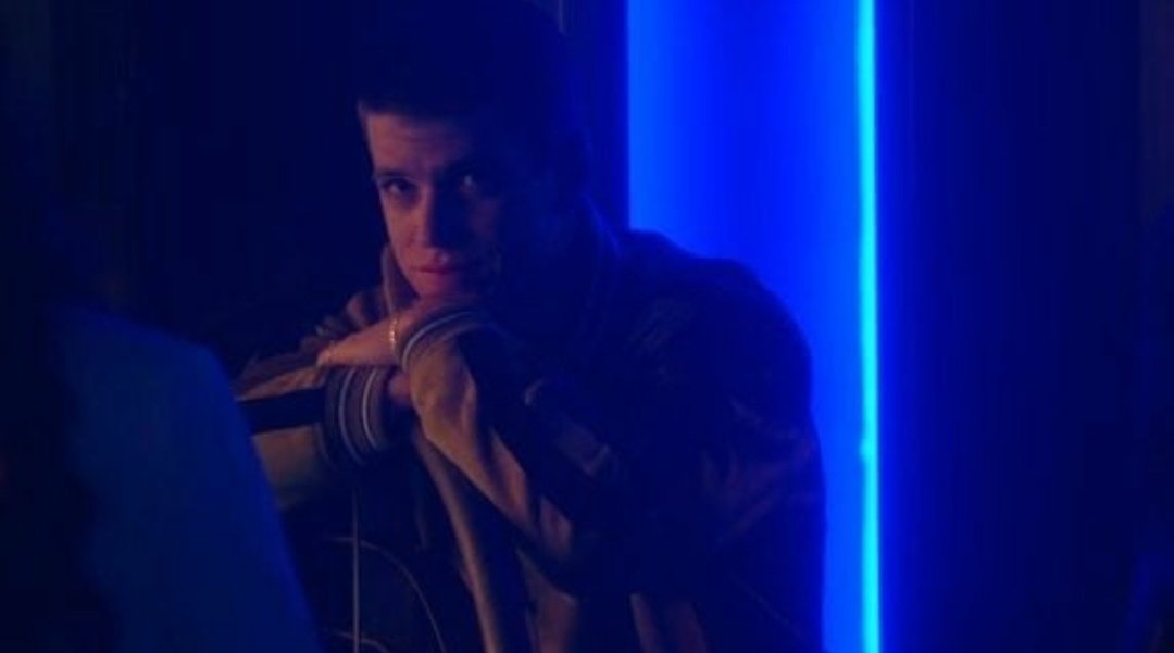 meminusplume's tweet photo. trovatemi qualcuno che mi guardi come Guzman guarda Nadia grazie 
#EliteNetflix https://t.co/MoTCLHvNhB