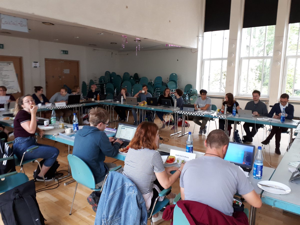 lernmeuterei's tweet photo. Der @fzs_ev tagt gerade im sagenumwobenen Festspielsaal im Studihaus des @astafrankfurt. U.a. von diesem Ort ging die 68er Bewegung aus. Wir haben kurz über unsere bundesweite Protestkonferenz informiert: 6.-8. Dez. 19 in Hannover. Kommt vorbei! #Bildungistanders #meutern https://t.co/1YpzsQncuc