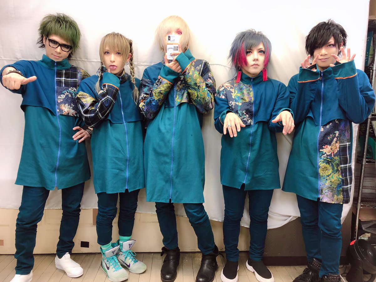 R指定】5/1発売 27th Single「フラッシュバック」対象インストア
