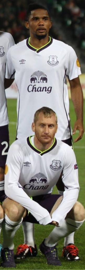 chriswatson187's tweet photo. Can anyone top this picture of Samuel E'tto with the great man. At least in retirement he can say he played with #TonyHibbert #EFC https://t.co/KSb5Wk8fhM