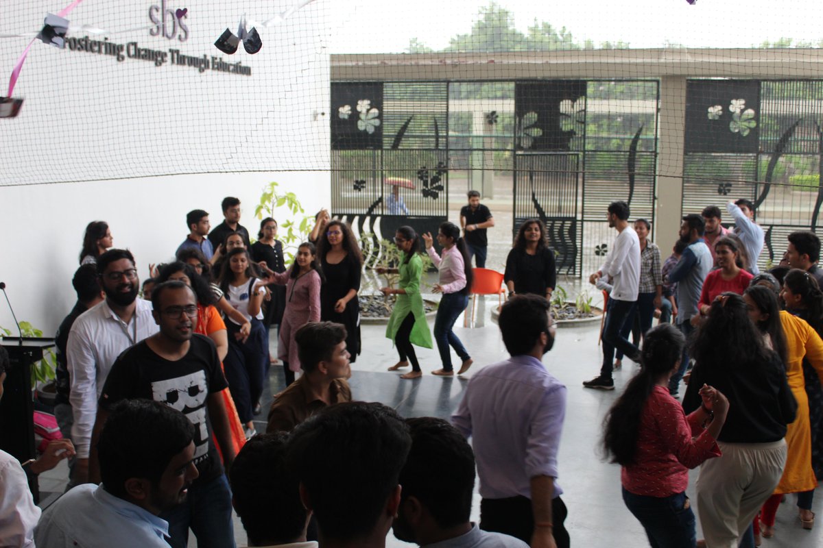 shanti_bschool's tweet photo. Teacher's Day Celebrations at Shanti Business School, Ahmedabad.
#TeachersDay #Celebrations #Faculties #Students #Respect #Love #LifeTrainer #SBSAhmedabad #ShantiBusinessSchool https://t.co/luSmBJzNvO