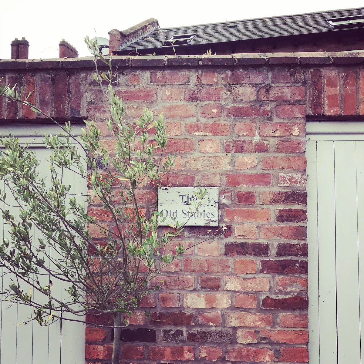 NatThompsonPho's tweet photo. Last week we had Art Deco and I apologise for today’s film location for  Losing Valhalla. It’s actually my home... The Old Stables in Royal Leamington Spa. Well I am the Director!! Lots of love Nat xx #featurefilm #halogenfilms #director #theoldstables #leamingtonspaisthebest https://t.co/yVLbnRhdH7