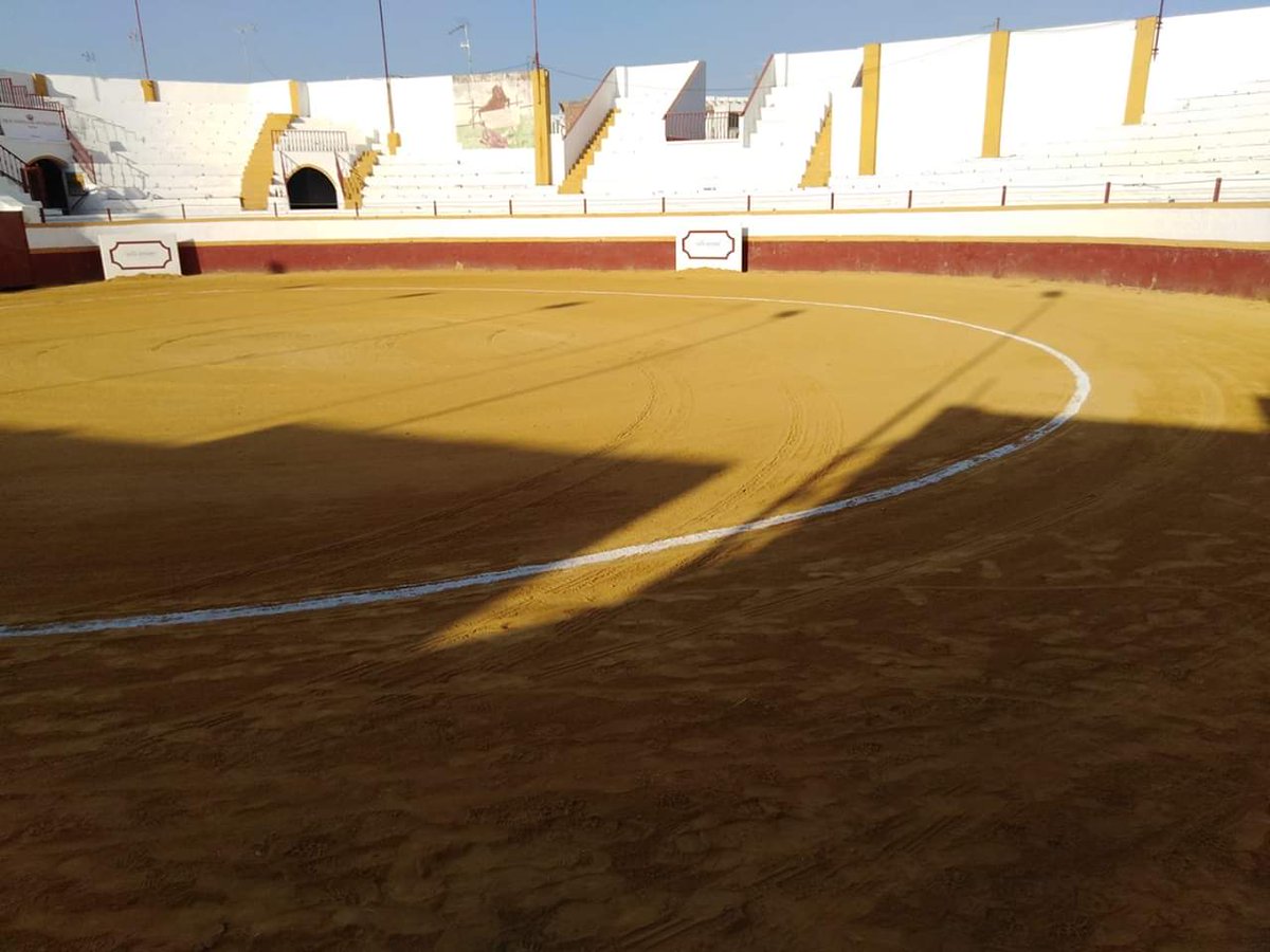 Hoy,Novillada en Guillena, Sevilla. 
Uno de los pueblos que más apuestan por la promoción de la Fiesta con esta segunda Novillada con caballos (festejo mixto), superando así a otras muchas plazas andaluzas que no dieron novilladas con picadores. Esta tarde, a las 19:30 hs.