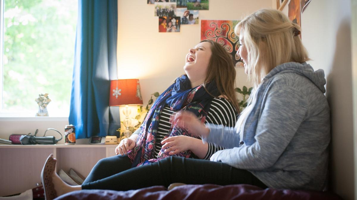 uniofglos's tweet photo. University is a time for new experiences, whether it's living away from home, joining a club or society, or even just doing your own laundry (no judgement).
#UniofGlos students! We want to know your #FreshersFirst: what did YOU try for the first time when you started uni? โ๏ธ https://t.co/EpFeC6HDx8