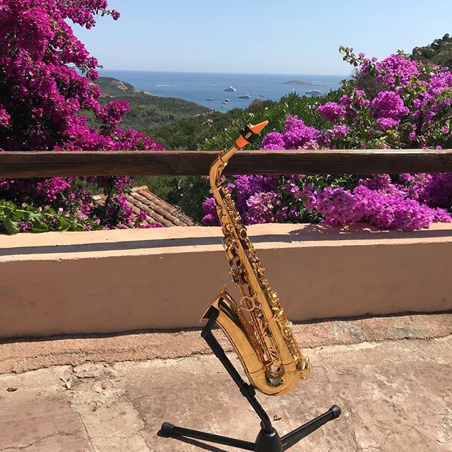 The perfect way to start any day! 
.
.
#Repost @janisdanevics : New day start with morning practice 🇮🇹🏖🎷🔝👏#sardegna #syos #yanagisawa #nikkibeachcostasmeralda