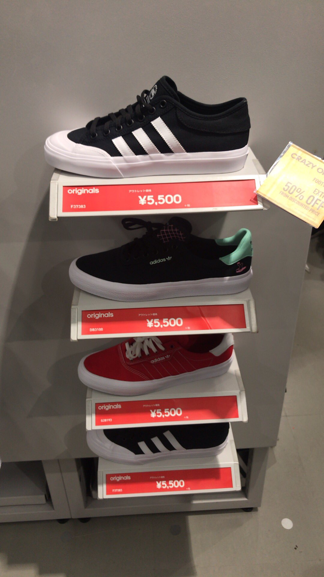ぺーぺー 9 7 幕張アウトレット Adidas アディダス アディダスアウトレット アパレル30 シューズ50 の セールやってました ぺーぺー 9 7 幕張アウトレット Adidas アディダス アディダスアウトレット アパレル30 シューズ50 の セールやってました