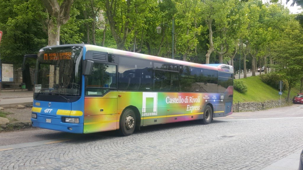 rivolicast's tweet photo. Da oggi i nuovi orari #RivoliExpress la navetta che vi porta dal centro di #Torino direttamente al #castellodirivoli @gtt @turismotorino @RivoliComune https://t.co/FchHbO9BrG