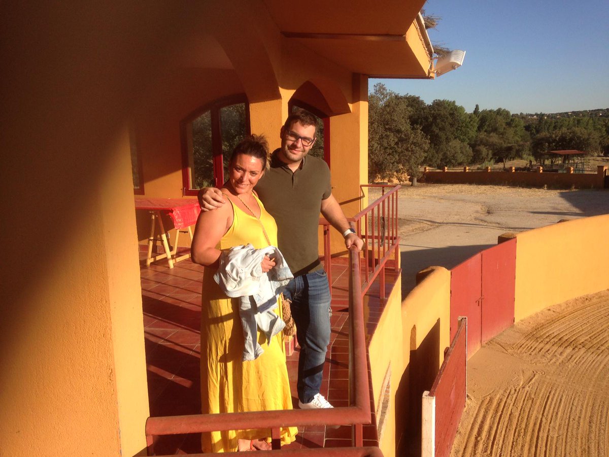 Hoy Pedro y Noelia de Mula (Murcia) a su paso por Madrid nos han echo una visita para ver la cría del toro bravo #FelizSabado <a href="/martindeblas/">JM Martín de Blas</a> @joancolomer <a href="/carmelolopezm/">Carmelo López</a> <a href="/LasVentas/">Plaza de Las Ventas</a> <a href="/ManoloMoles/">Manolo Molés</a> <a href="/GonIzdoBienve/">Gonzalo I.Bienvenida</a> <a href="/BeatriceMarge/">Béa Margé</a> <a href="/rvmoyo/">Rafael Villar Moyo</a> <a href="/MonumentaldeSev/">Monumental de Sevilla</a> @javitaurino @apeiron61