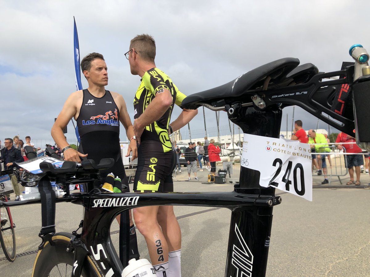 Sylvain Chavanel sur le départ du #Triathlong de la Côte de Beauté. Première participation sous le dossard 240. <a href="/F3PoitouChtes/">France 3 Poitou-Charentes</a> #royan