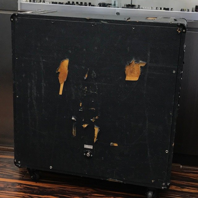 1484_shinjuku's tweet image. 【1階中古アンプNEWS】
Marshall 1980年製 1960Aキャビネットをクリアランスセール対象商品に追加いたしました！使用感はかなり多く、見るからにヴィンテージな外観ですが、現役で活躍できる1台です。この機会をお見逃し無く!!

#Marshall #Vintage #Digimart
digimart.net/cat12/shop1484…