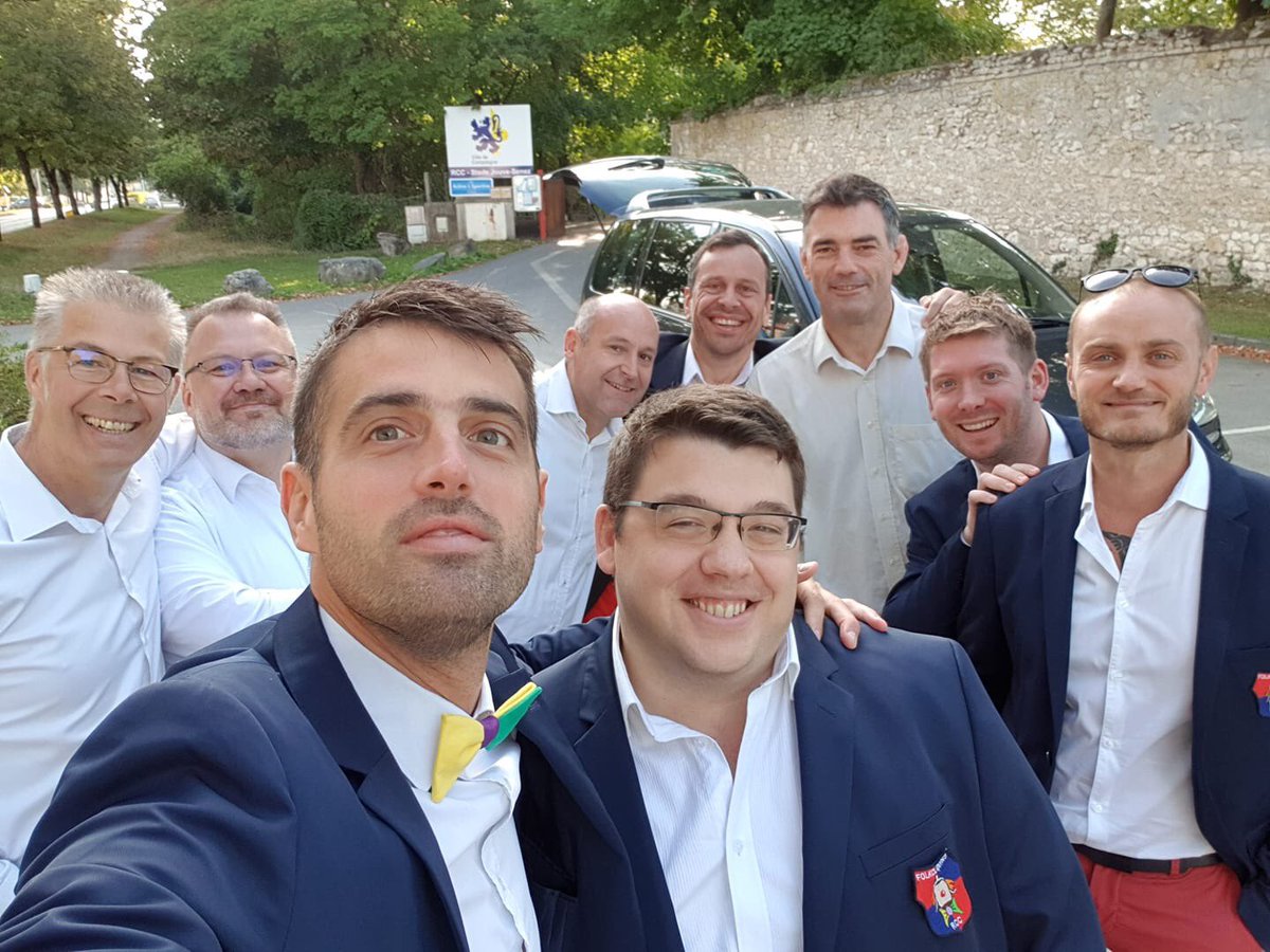 folkclowns's tweet photo. Les @folkclowns en route pour @Rugby_DRC pour le match de @Rugbyforheroes 
Bon match https://t.co/mGiojKDsoa