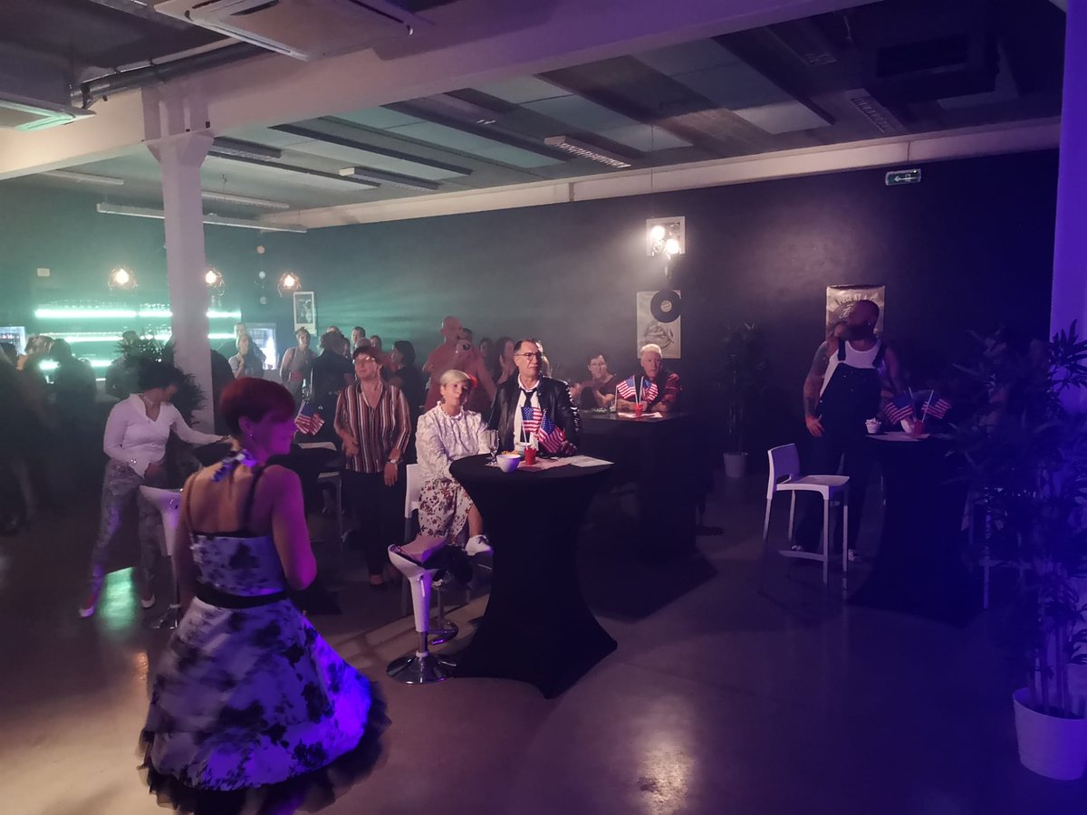 WITichtegem's tweet photo. Superleuke sfeer op de 'Rockabilly Party' van Best Pittig #Ichtegem gisteren avond. 😍👠🎸💥❤️ #eernegem #bekegem https://t.co/LoxlOwQz8c