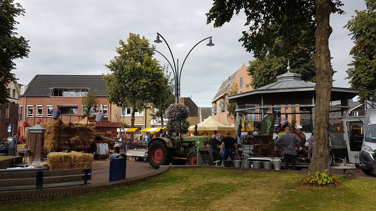 In een tijd waarin alles snel, efficiënt en goedkoop moet, geeft dit beeld rust. Nostalgie in het centrum van Bennekom.