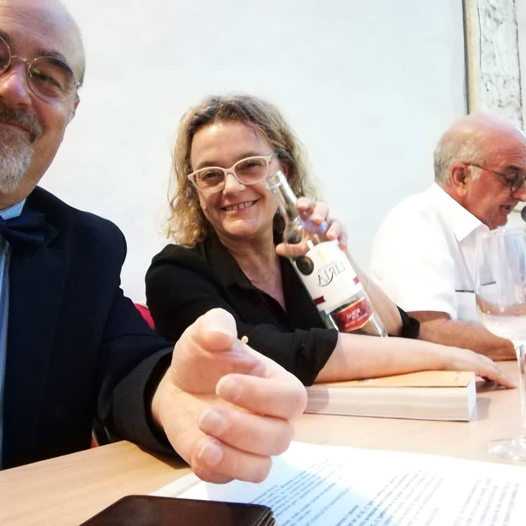 LaGuiaVinsCat's tweet photo. Amb @AulaVinicola a @ateneubetera xerrant sobre vins rosats i varietats @DOCatalunya #vicatalà #vivalencià #cava #boval #garnatxa #trepat #sumoll https://t.co/O09QN3mmJL