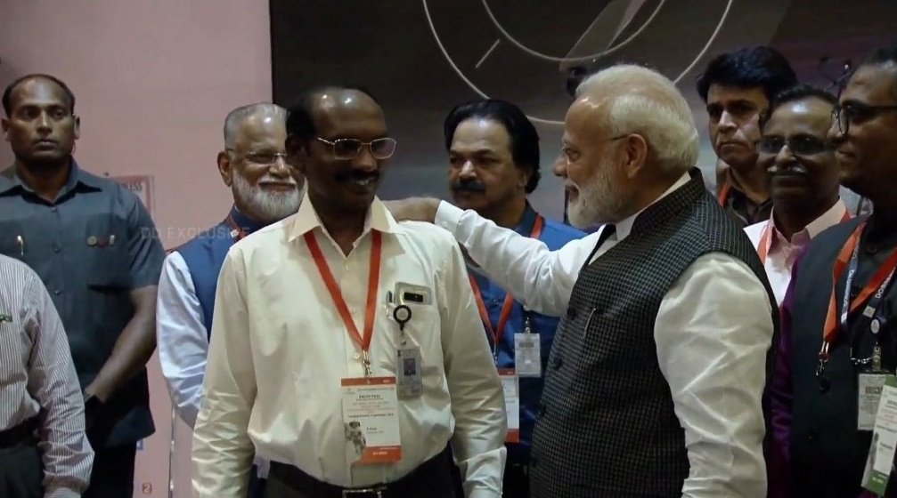 Hamza_islamm's tweet photo. If You are failed don't worry we will award you with Vir Chakra  😊
Specially designed for loosers like " Abhi None Done " 

#Chandrayaan2Live
#IndiaFailed https://t.co/up4LMlZZiG