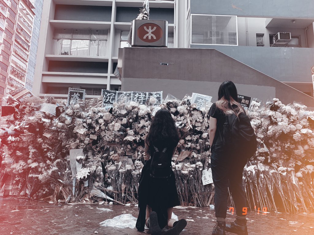 PhoebeLam13's tweet photo. HOPE...
#5DemandsNot1Less 
#香港を救う
#FreeHongKong #FreeHK #ExtraditionBill #SeeWhatHappens #FightForFreedom #StandWithHongKong #fuckthepopo #HongKongPolice #pleasehelphongkong #savehongkong
#香港 https://t.co/0R1KXGkr9R