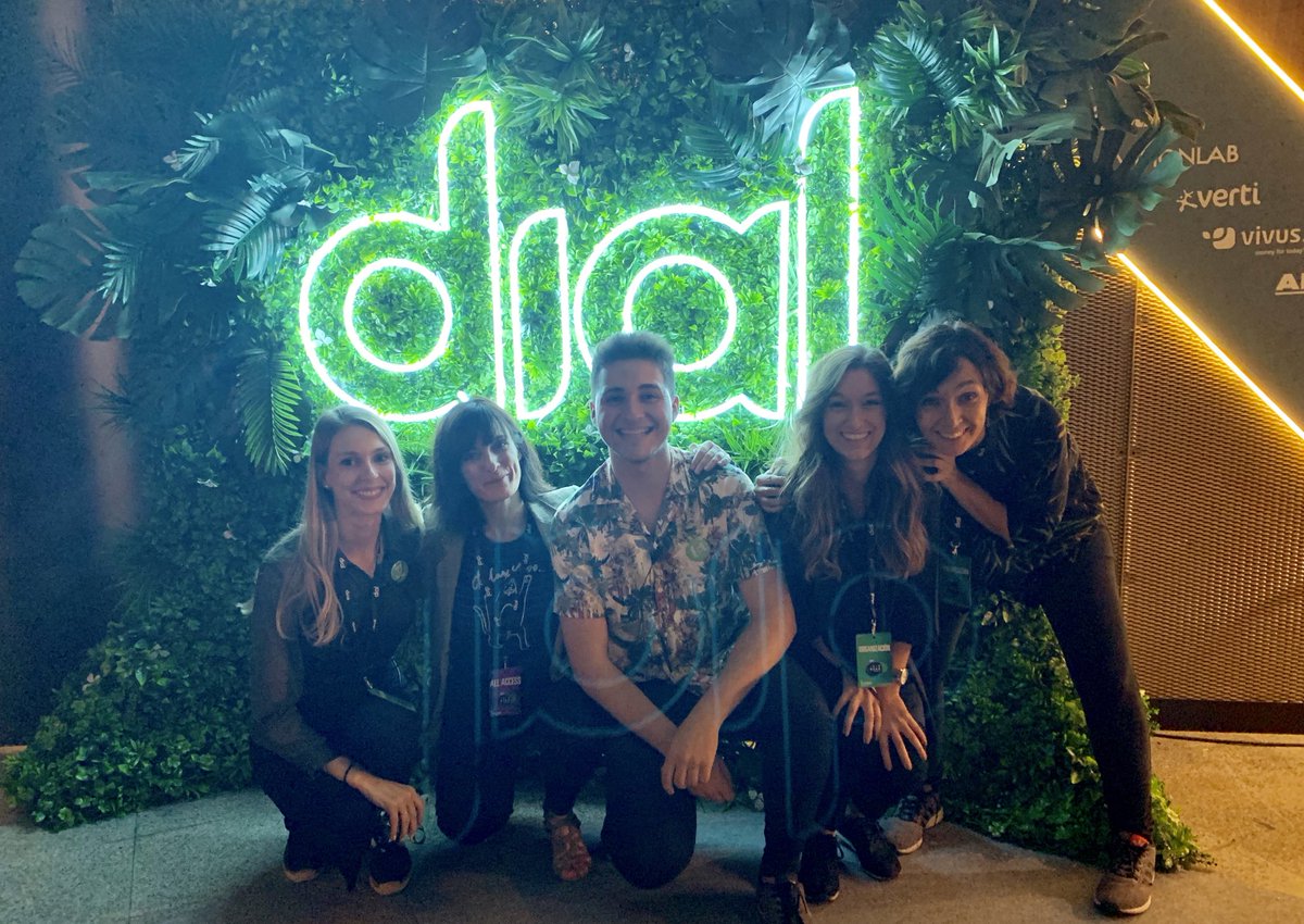 SusanaSRiu's tweet photo. Y acabamos #ViveDial como empezamos, sonriendo!!  😀Enhorabuena y gracias @ElenaFernandez8 @myriam_ojuel  @IracheRos @mohaez_ @SER_Comunica #ViveDial #comunicacion #CommTeam https://t.co/nE0LvsQS3C